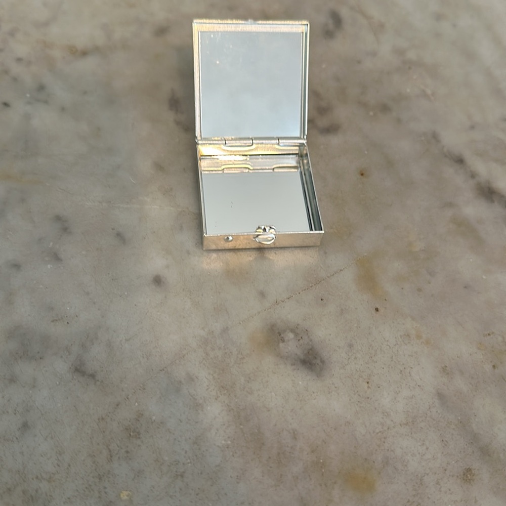 VSA Jewelry Tin - Picture 2 of 3